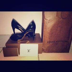 LOUIS VUITTON HIGH HEELS!